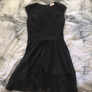 Love...Ady Women’s Sleeveless Black Mini Dress